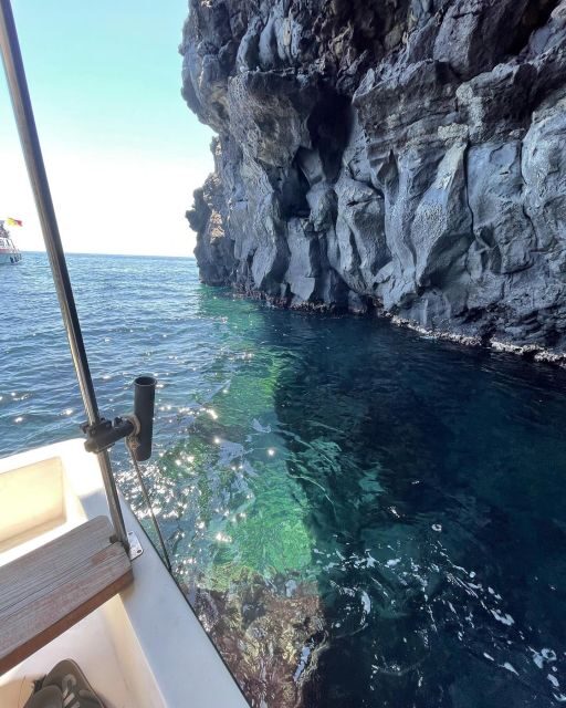 BOAT TOUR WITH APERITIF ON BOARD IN THE CYCLOPS ISLANDS - Lachea Island: the volcanic core of the Cyclops archipelago