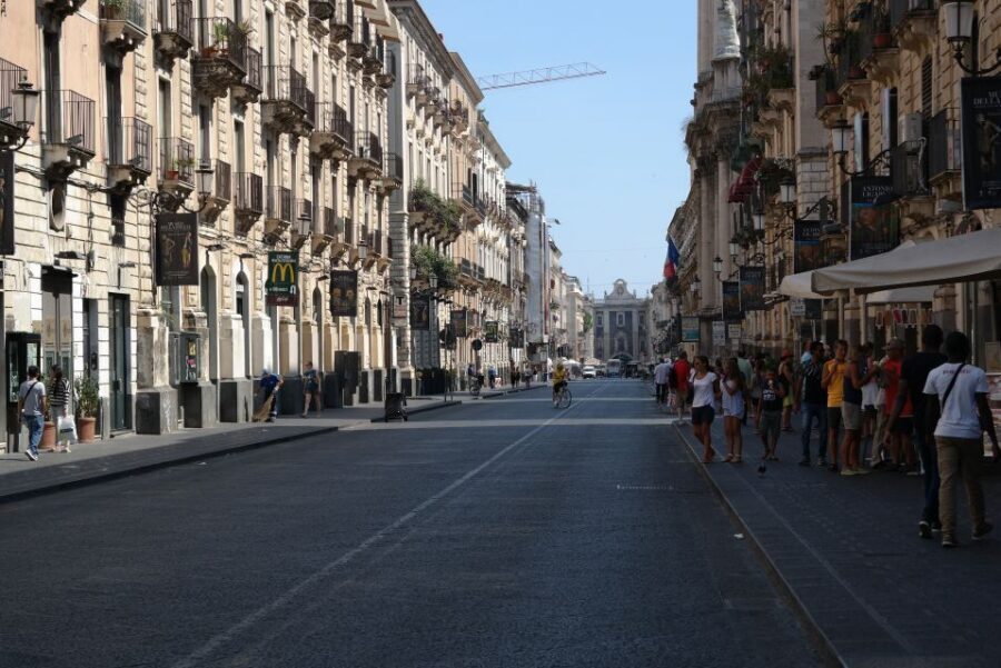 Catania: Guided Street Food Tour with Tastings - Panetteria Pacini and the cipollina specialty