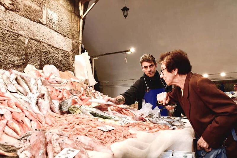 Catania: le coeur de la ville - Tour guidé en français - The pescheria stop: fish market energy and restaurant leads