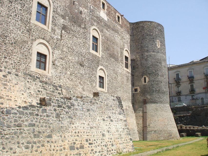 Catania: Private Tour with Arancino Tasting - Bellini Theater and opera culture in plain sight