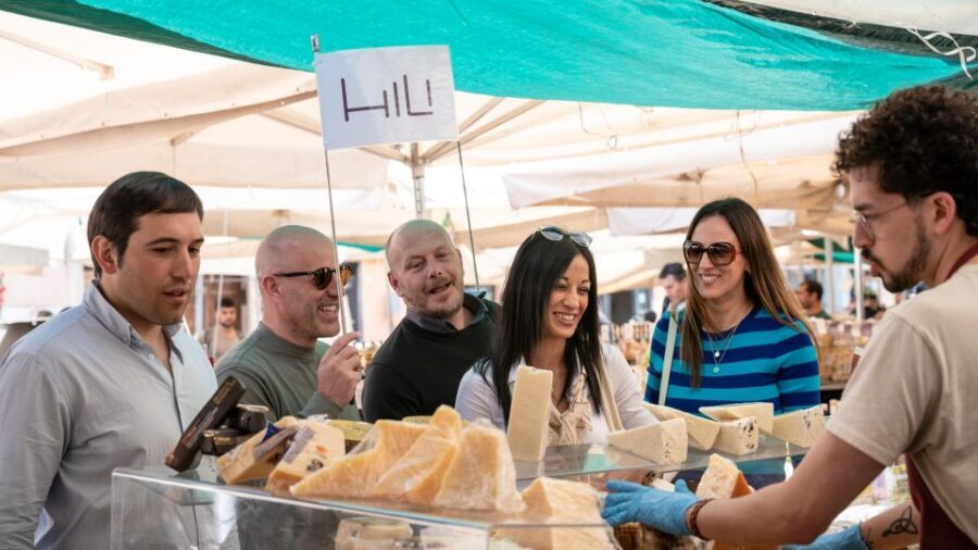 Catania Street Food Tour: Fish Market & City Centre - Meeting at Piazza Duomo: the easiest way to start right