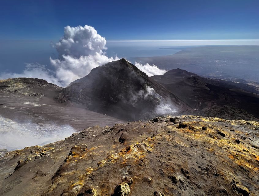 Catania: Summit Craters from North Etna with 4x4 vehicles - Summit Central Crater at the edge: fumaroles and sulphur you can see