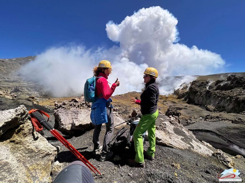 Catania: Summit Craters from North Etna with 4x4 vehicles - The descent: sandy channels and spotting volcanic details