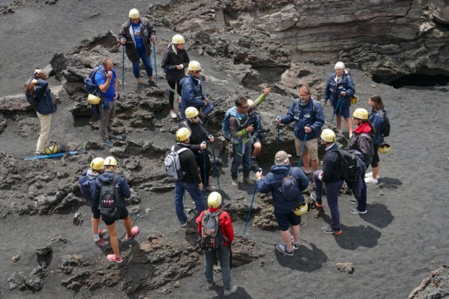 Catania: Summit Craters from North Etna with 4x4 vehicles - What gear and clothing actually matter at 3,300m