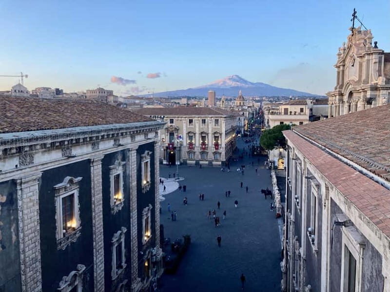 Catania: The heart of the City - Tour guidato in Italiano - Cathedral of Catania and the baroque square effect