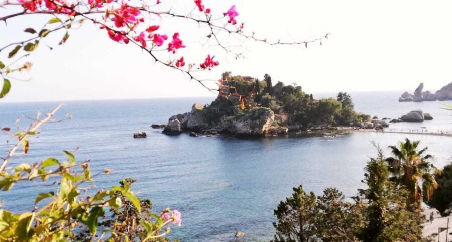 From Catania: White Lotus tour Taormina, Castelmola & Naxos - Giardini Naxos: old fishing town vibes in about 30 minutes