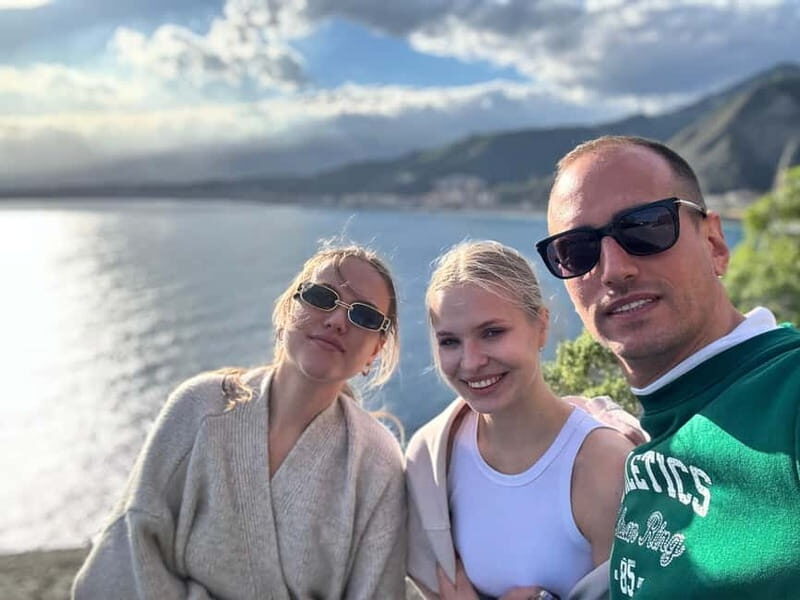 Taormina: exclusive tour with food, drinks, and sunset, pick-up from Catania - Villa Comunale: where the photos start making sense