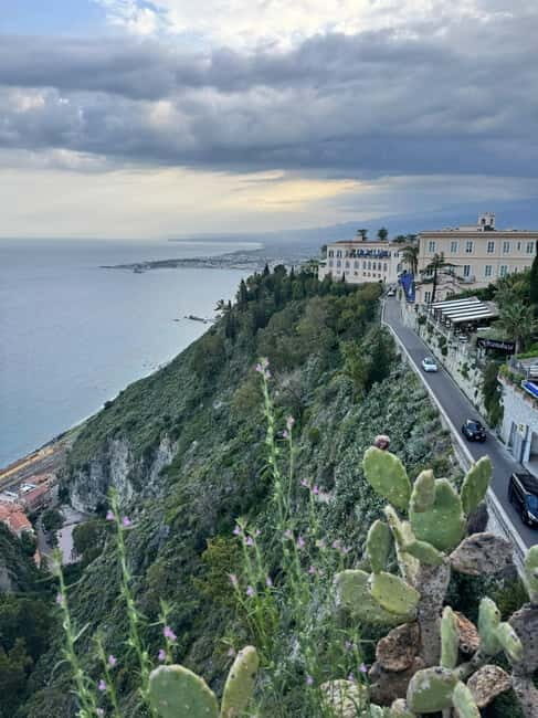 Taormina: exclusive tour with food, drinks, and sunset, pick-up from Catania - Aperitif and sunset: the payoff hour